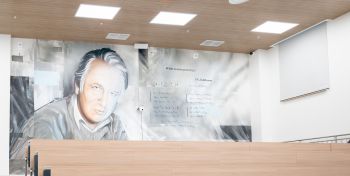 В НГУ открыли именную аудиторию выдающегося российского физика-теоретика Владимира Захарова